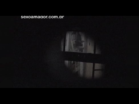 ❤️ Blondie, içi boş kərpiclərin arxasında gizlənmiş bir məhəllə voyeur tərəfindən gizli şəkildə videoya çəkilir ❌ Porn video az.sexeey.ru