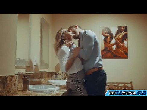 ❤️ Döşlü sarışın sizi ictimai tualetdə aldatdıqda ❌ Porn video az.sexeey.ru